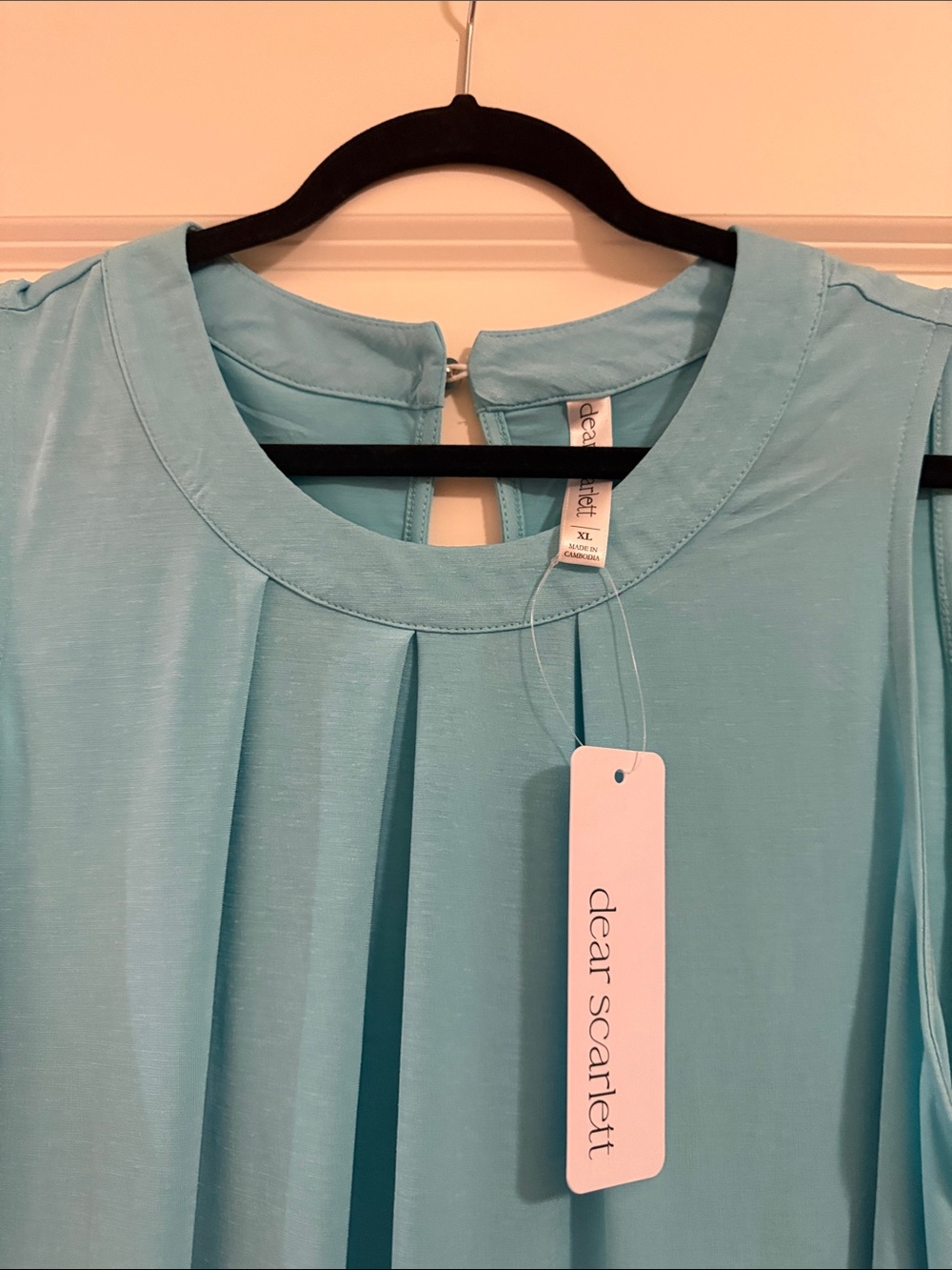Dear Scarlett Sleeveless Pleated Camisole in Aqua Blue - Picture 3 of 6